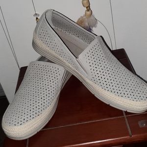 YUU Memory Foam Lacey Slip on Shoe